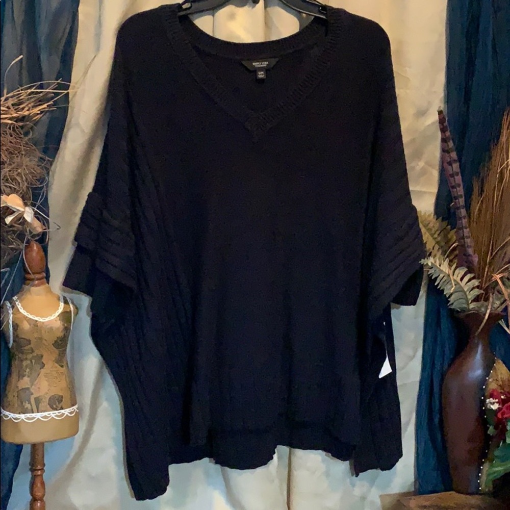 Simply Vera small black sweater & short sleeve